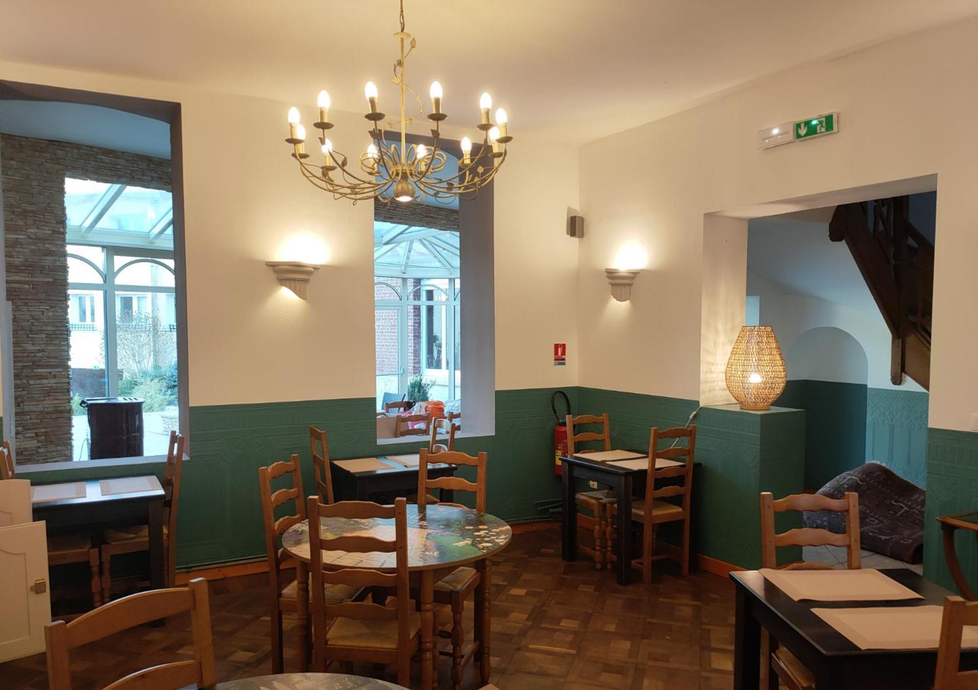 Le Royal Hotel Saint-Pol-sur-Ternoise ภายนอก รูปภาพ