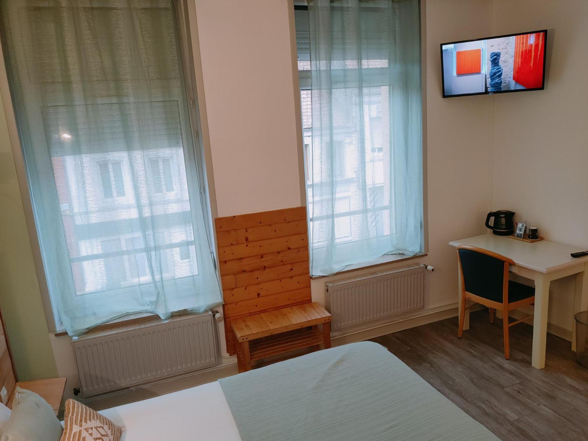 Le Royal Hotel Saint-Pol-sur-Ternoise ภายนอก รูปภาพ