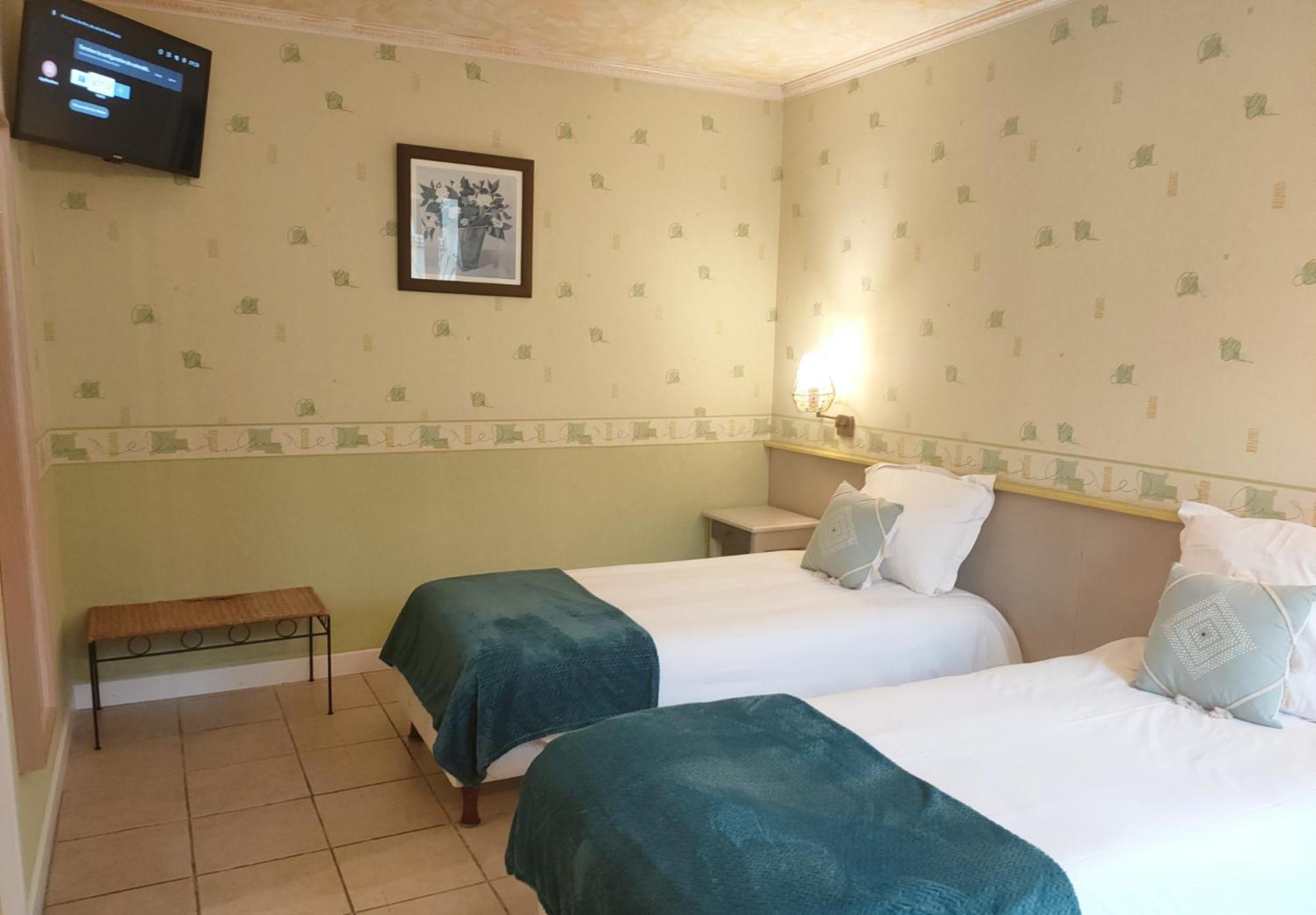 Le Royal Hotel Saint-Pol-sur-Ternoise ภายนอก รูปภาพ